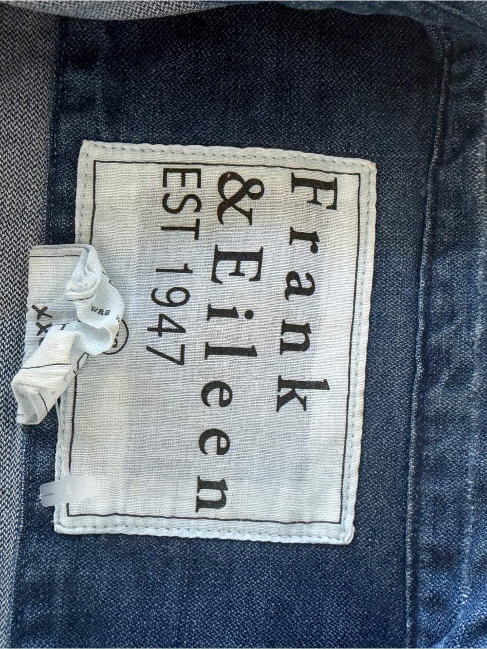 Frank & Eileen Eileen Signature Italian Cotton Denim Button-Down Shirt Size XS - Picture 4 of 7